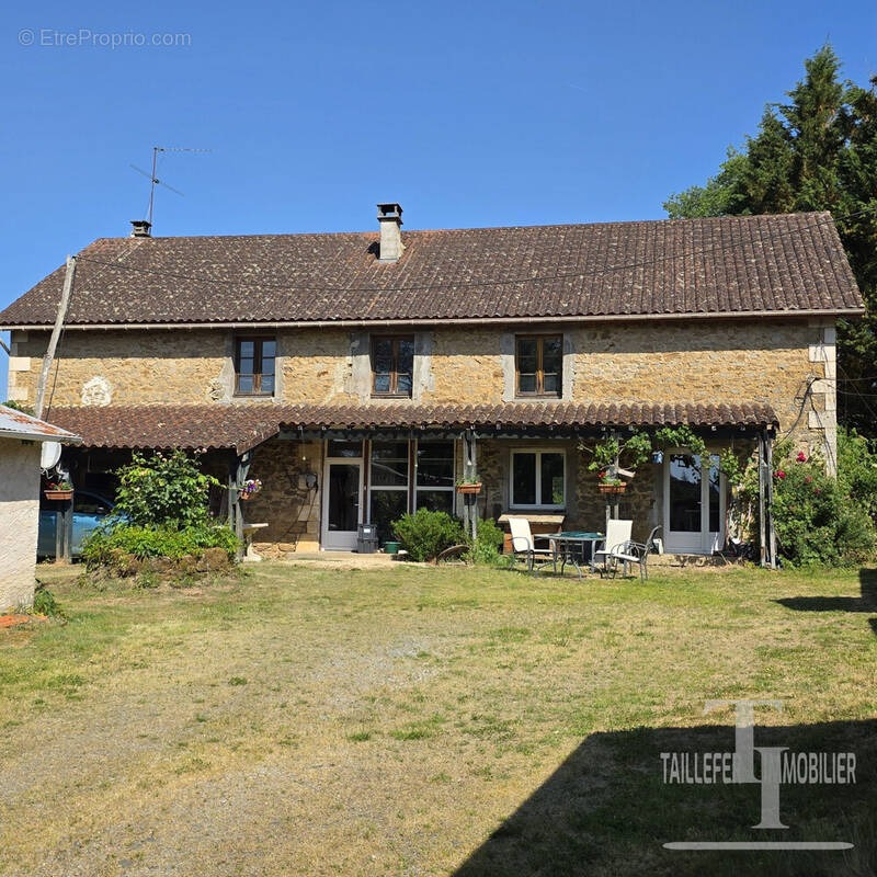 Maison à CORGNAC-SUR-L'ISLE