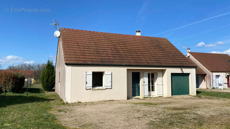 À vendre – Pavillon de plain-pied -2 chambres - jardin et garage  COUTARNOUX (89) - photo 5