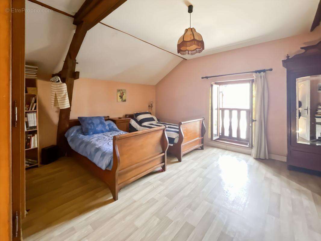 Maison à MANZAC-SUR-VERN