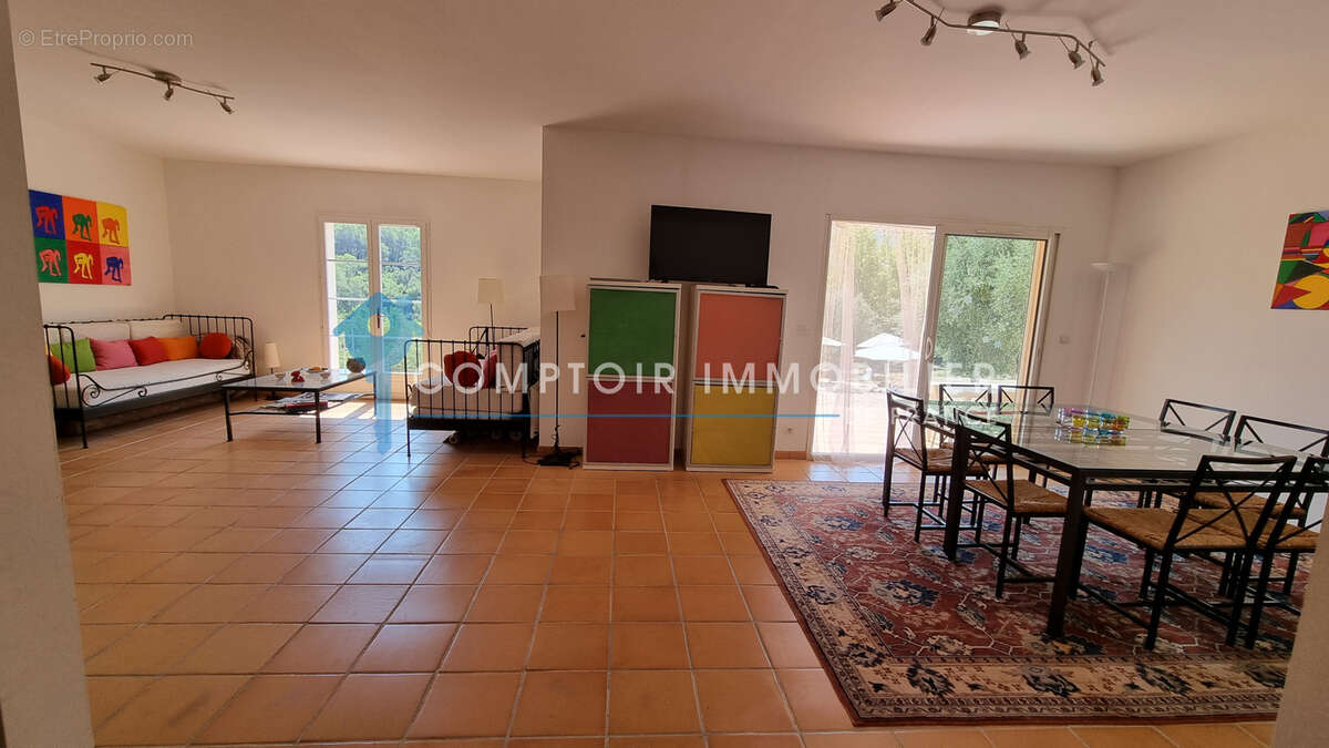 À VENDRE (83) - BARGEMON - Villa avec piscine et vue sur les collines - photo 5