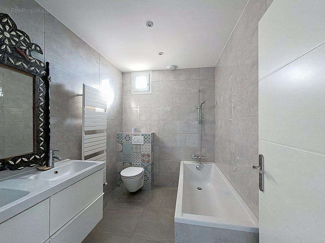 Maison à SALAISE-SUR-SANNE