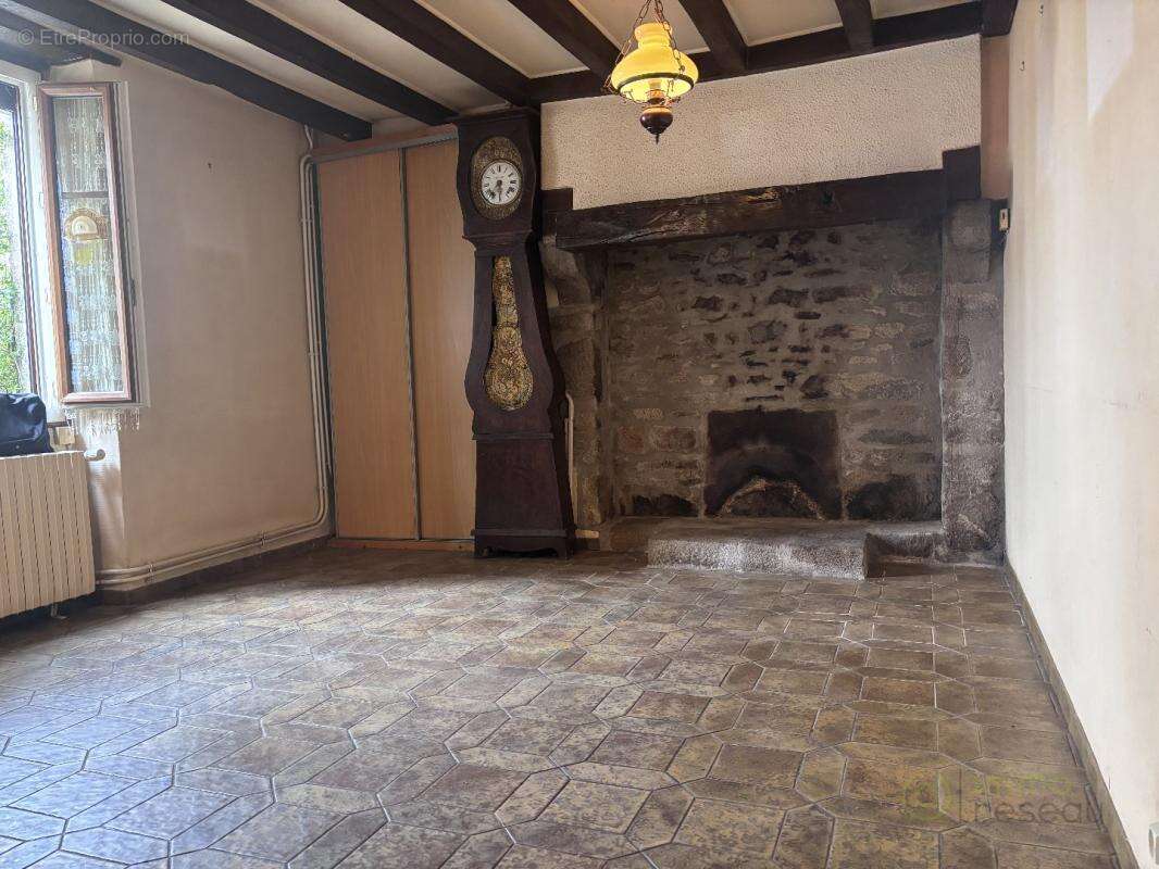 Maison 71 m² à Cressat  - photo 6