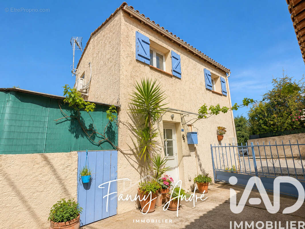Photo 2 - Maison à LE CASTELLET