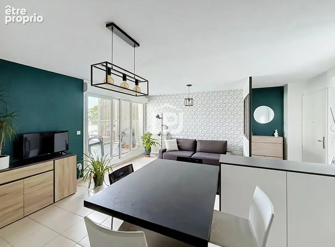Dernier étage, appartement T4 traversant de 76 m², double exposition, deux balcons, double garage boxé et deux places de station - photo 5