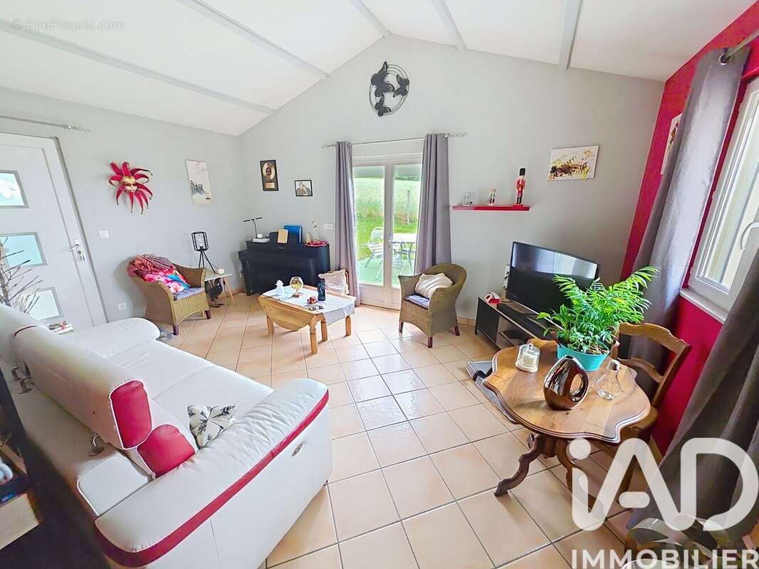Maison 110 m² à Feuillade  - photo 4