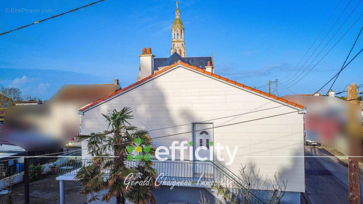 Maison à SAINT-LUMINE-DE-COUTAIS