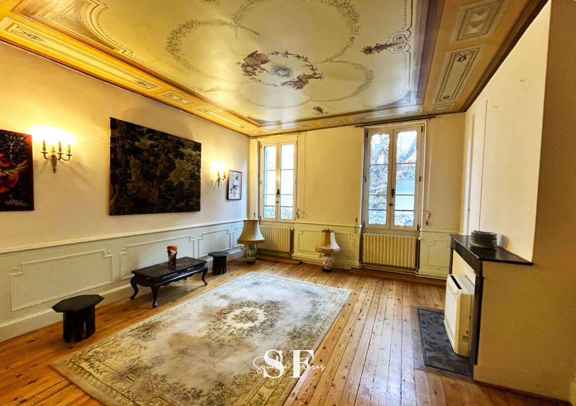 Agen - hyper centre - maison bourgeoise avec cour et parking - photo 5