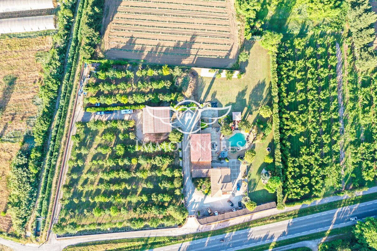 Maison à L&#039;ISLE-SUR-LA-SORGUE