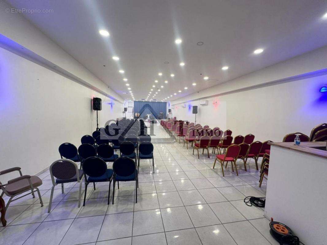 Entrepot de 300m² a vendre  a saint-denis - photo 3