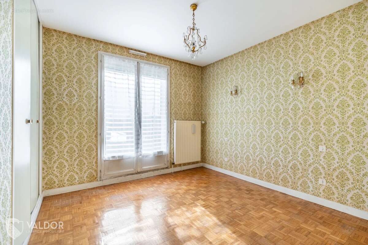 Maison à LA TOUR-DE-SALVAGNY