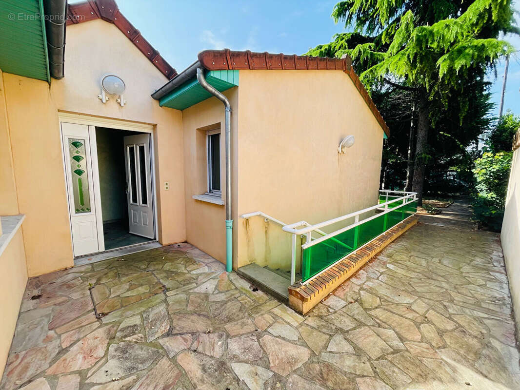 Maison à SARTROUVILLE