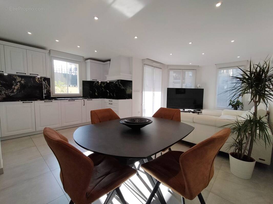 Appartement à LE PLESSIS-ROBINSON