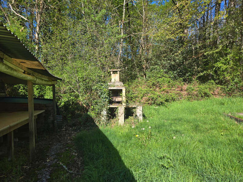 Terrain à SAINT-YRIEIX-SOUS-AIXE