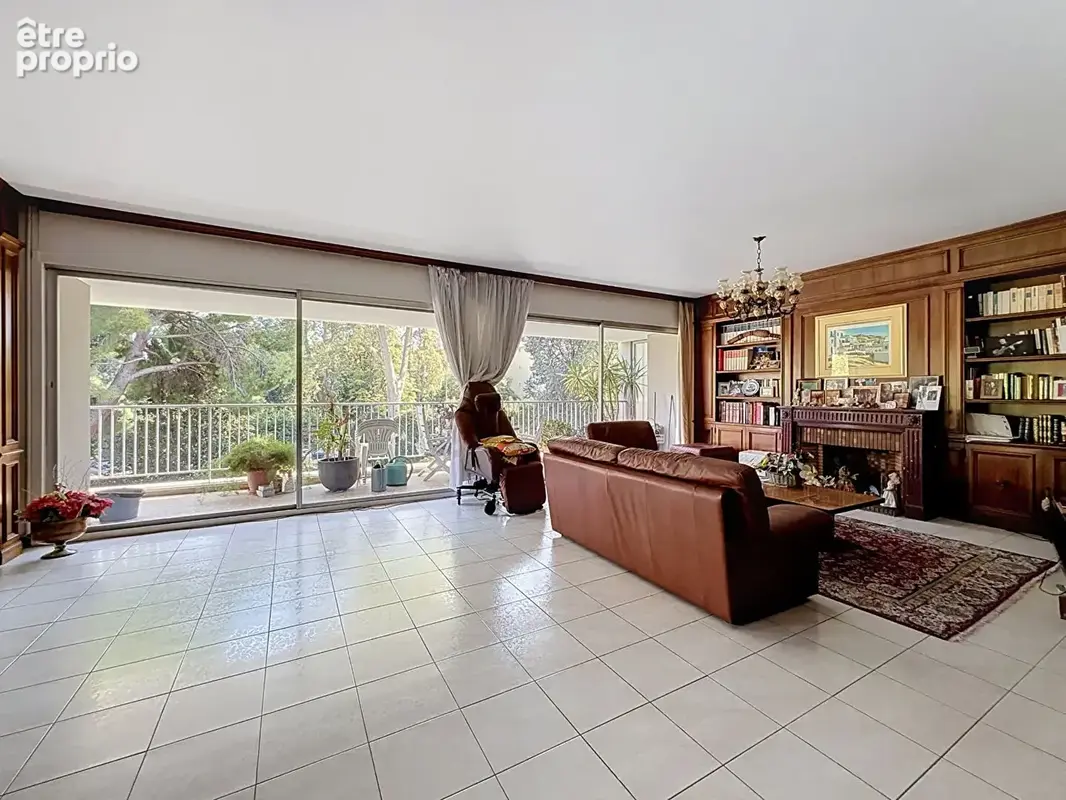A vendre en exclusivité un appartement T4/5 de 145 m2 avec terrasse de 36 m2 secteur St Anne 13008 MARSEILLE - photo 5