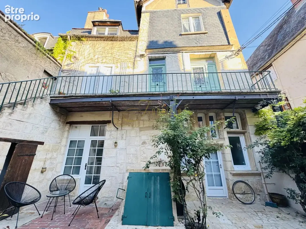 Appartement rénové situé au 2ème étage au sein d'un bel immeuble au pied de l'hotel dieu - photo 8