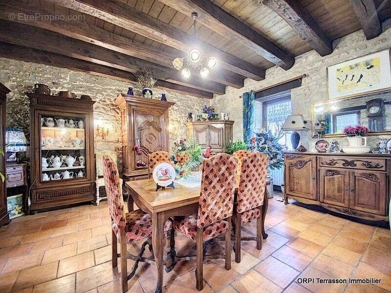 Maison à SALIGNAC-EYVIGUES