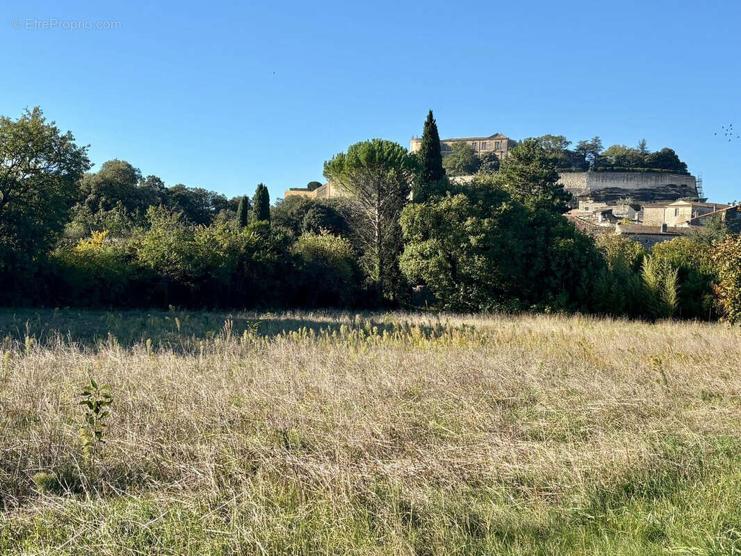 Terrain à GRIGNAN