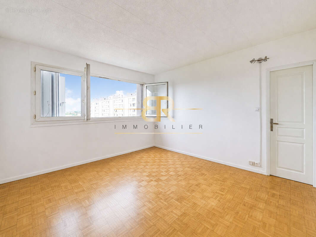 Balcon / lumineux / vue dégagée / parking - photo 9