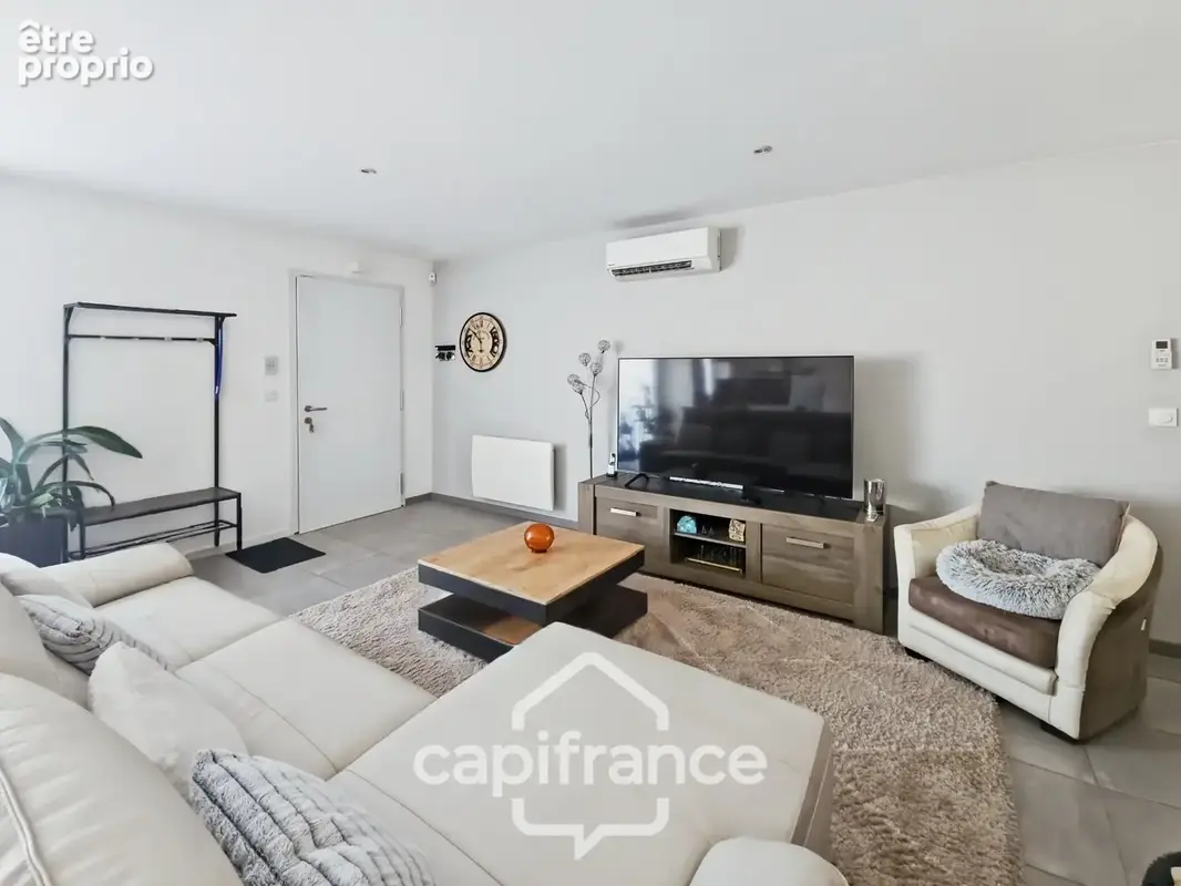 Maison de plain pied construite 2019, 3 chambres, jardin, garage, lumineuse, secteur calme, accès du jardin à la voie verte - photo 4