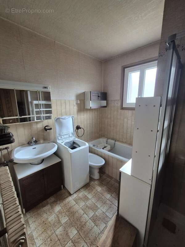 Maison de plain pied avec sous sol semi enterré - photo 6