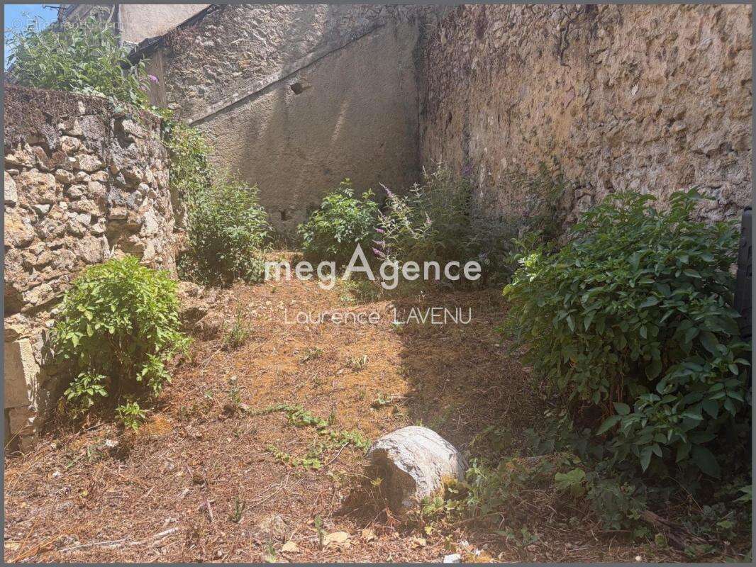 Maison familiale en centre ville avec jardin - photo 2