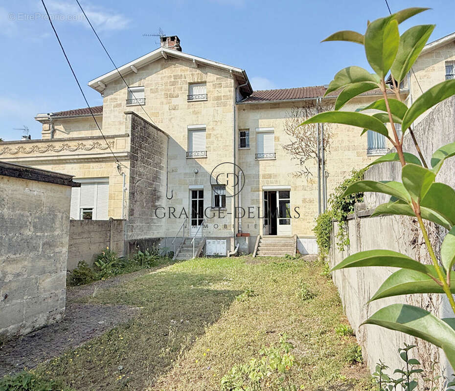 Maison pierre en retrait de rue avec jardin et garage - CAUDERAN GOLF BORDELAIS - photo 2