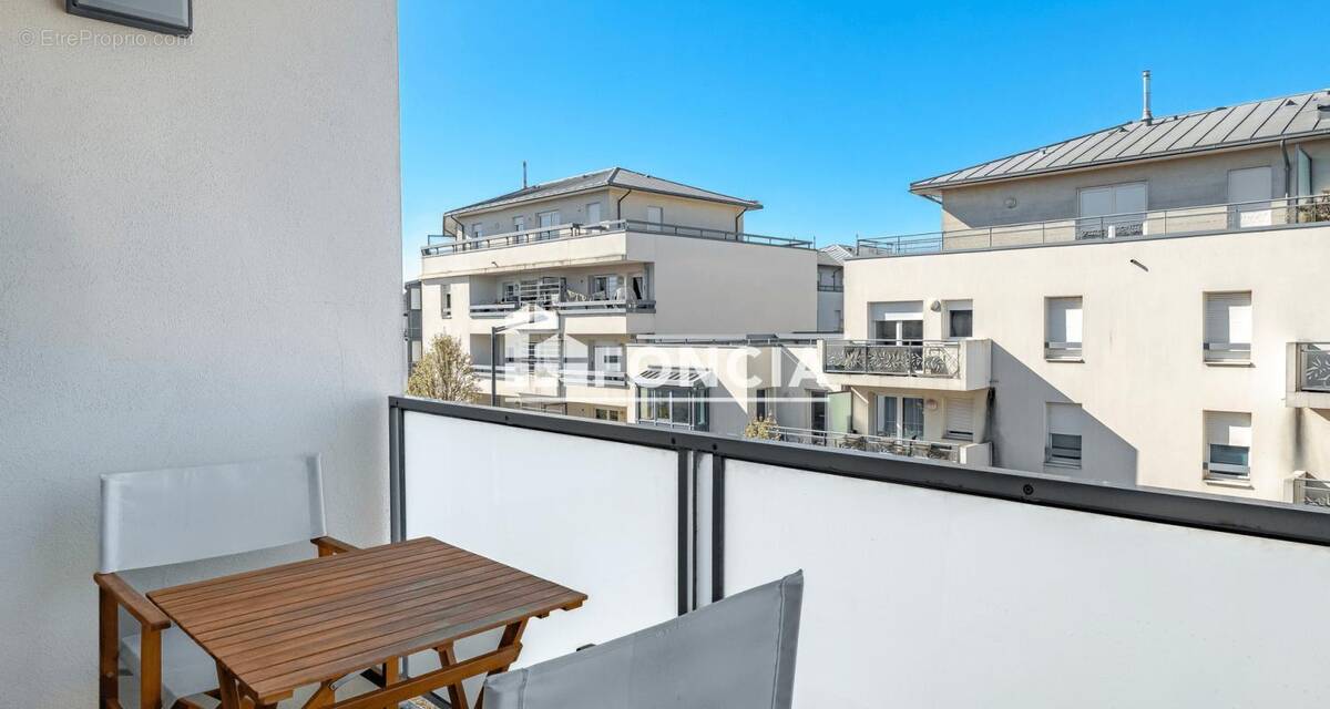 Appartement à AVRILLE