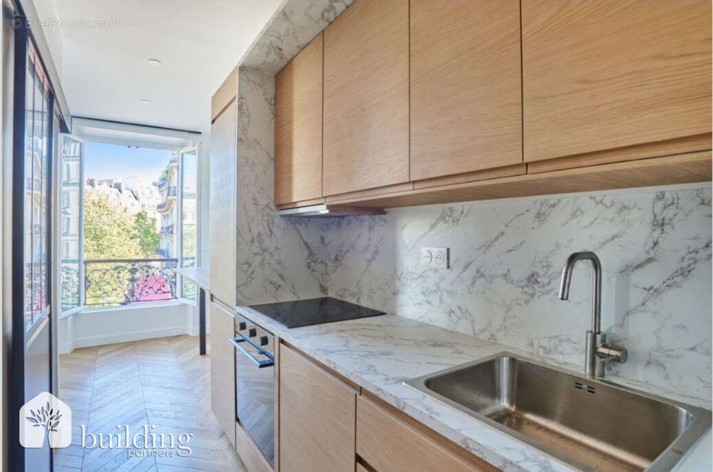 Appartement à PARIS-8E