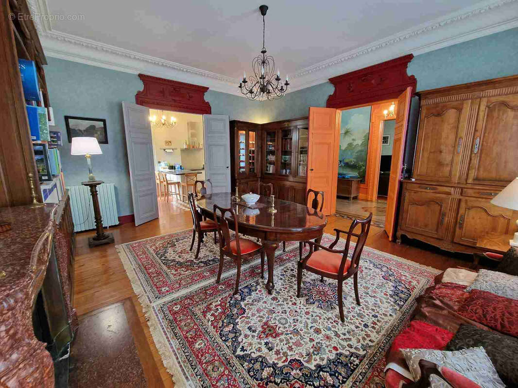 Maison de maître avec dépendances et piscine - photo 20