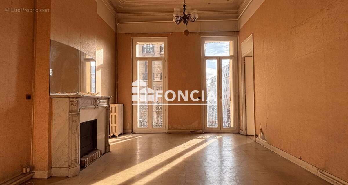 Appartement à MARSEILLE-1E