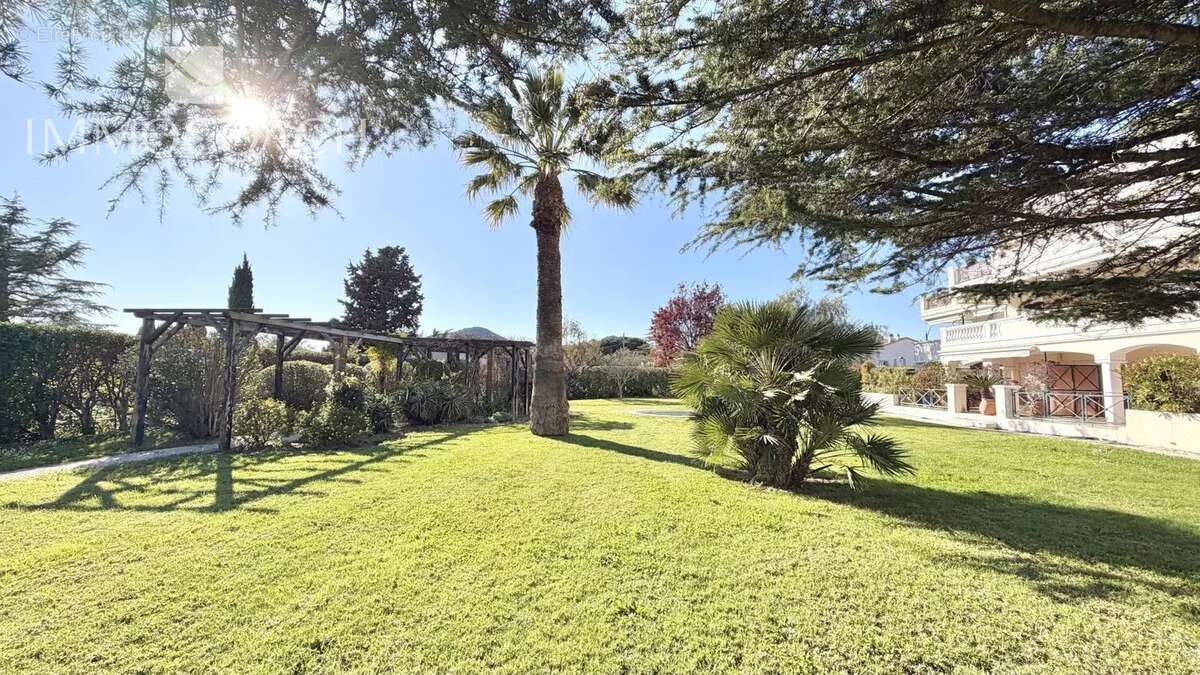 Appartement à CARQUEIRANNE