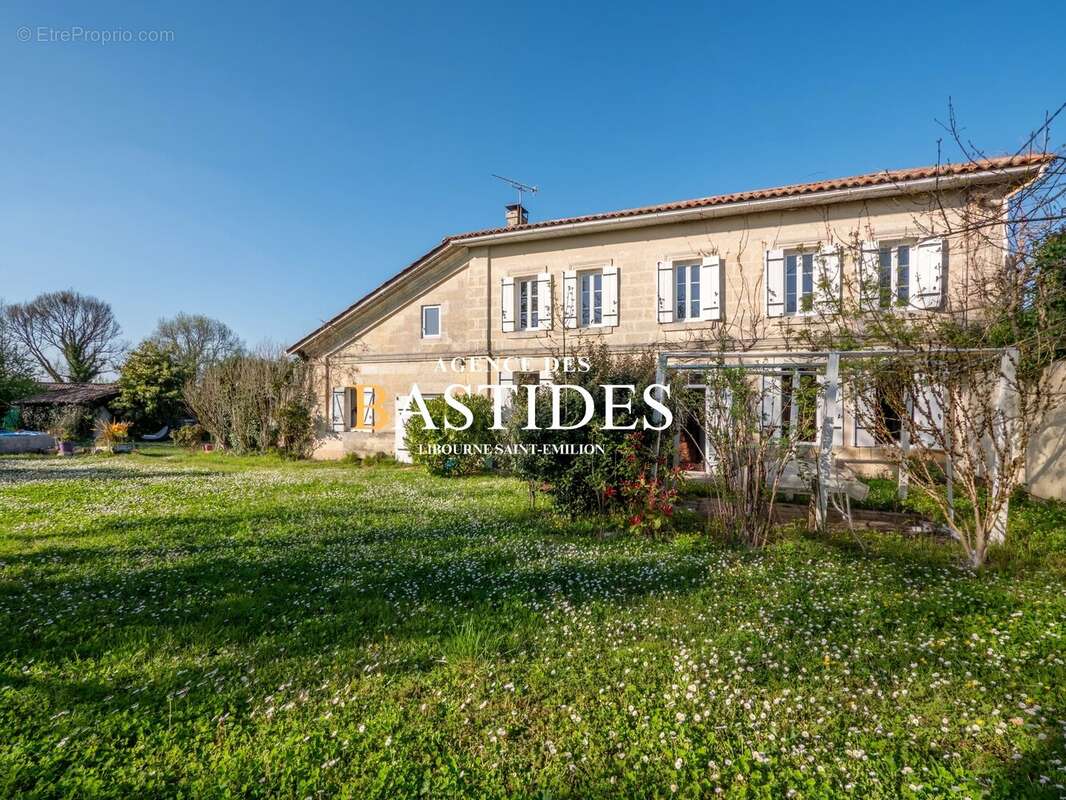 Maison à COUTRAS
