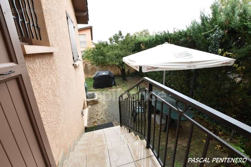 Maison à DECINES-CHARPIEU