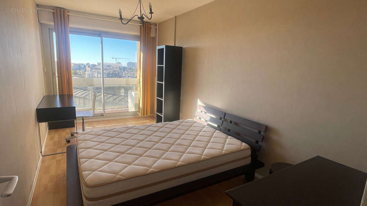 Appartement à MARSEILLE-1E