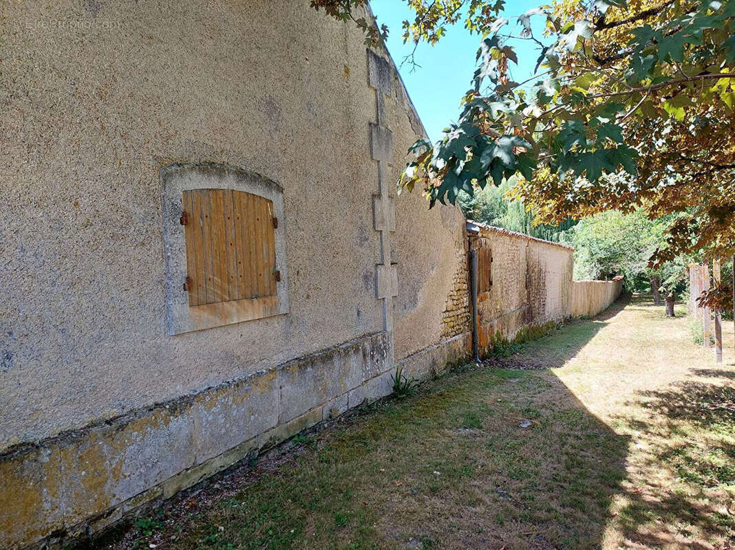 Grande grange à rénover avec permis de construire - photo 5