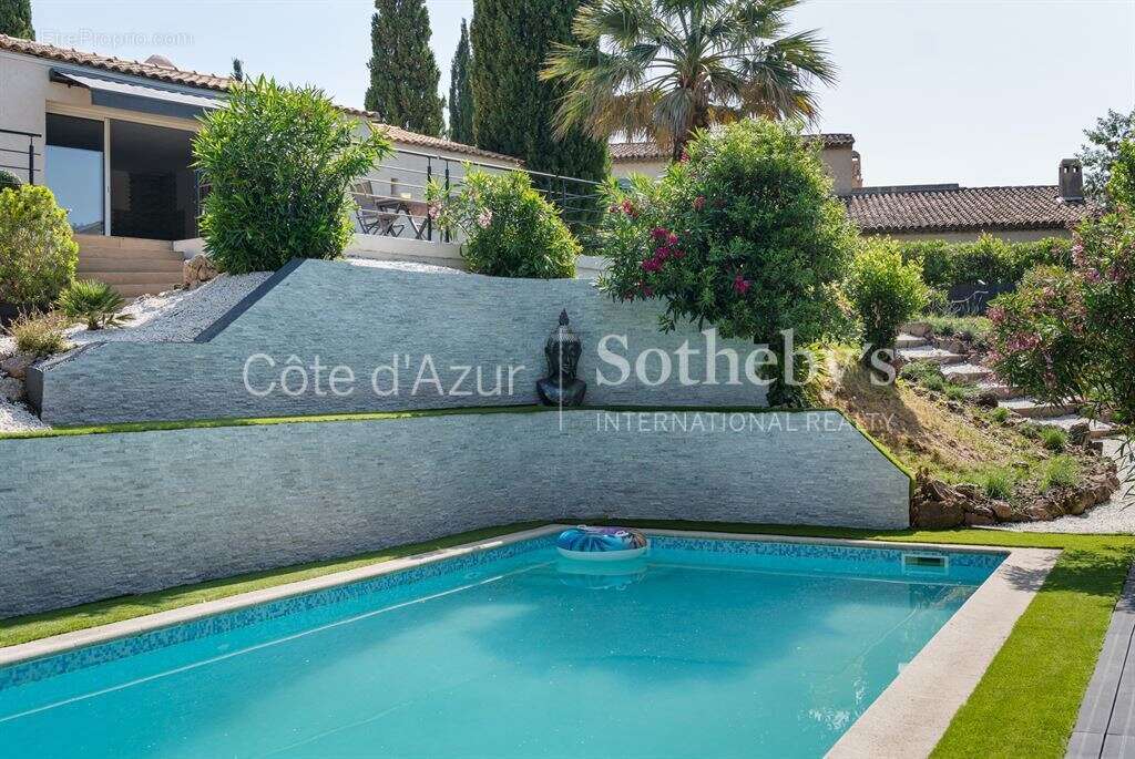 Maison à LES ADRETS-DE-L&#039;ESTEREL
