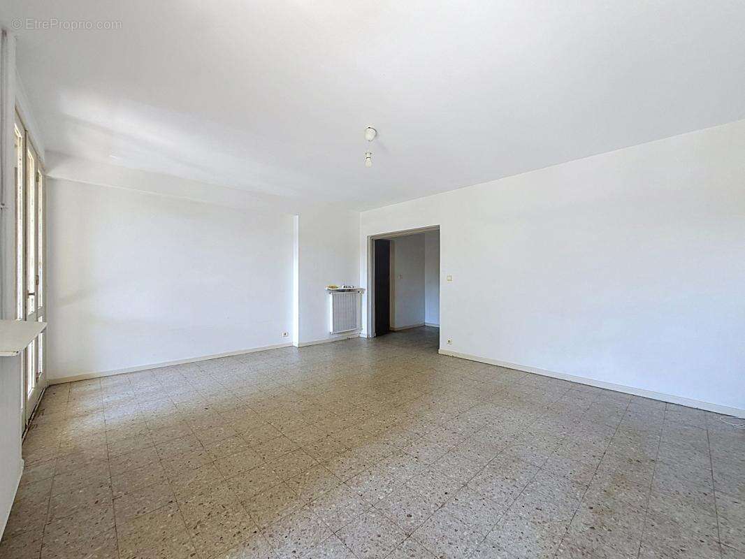 Avignon extra-muros proche rempart - t5 - terrasse - garage - photo 5