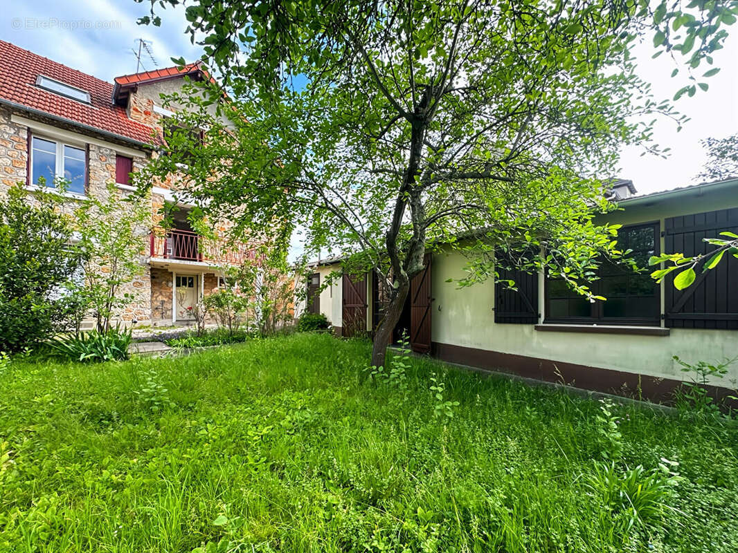 Maison à VERRIERES-LE-BUISSON