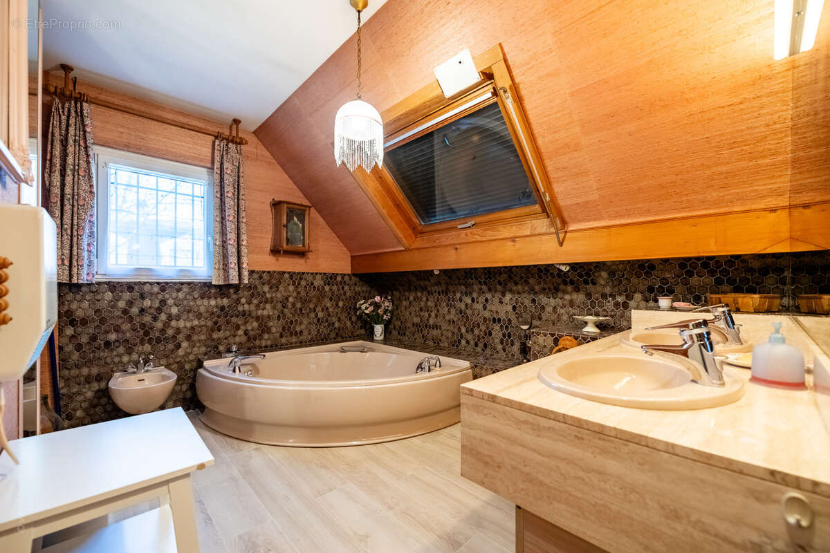 Maison à SAINT-MAUR-DES-FOSSES