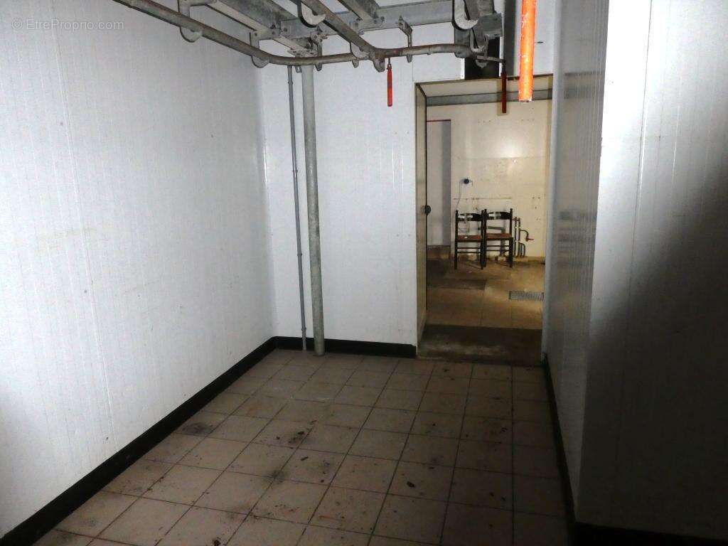 Commerce à SAINT-JEAN-BREVELAY