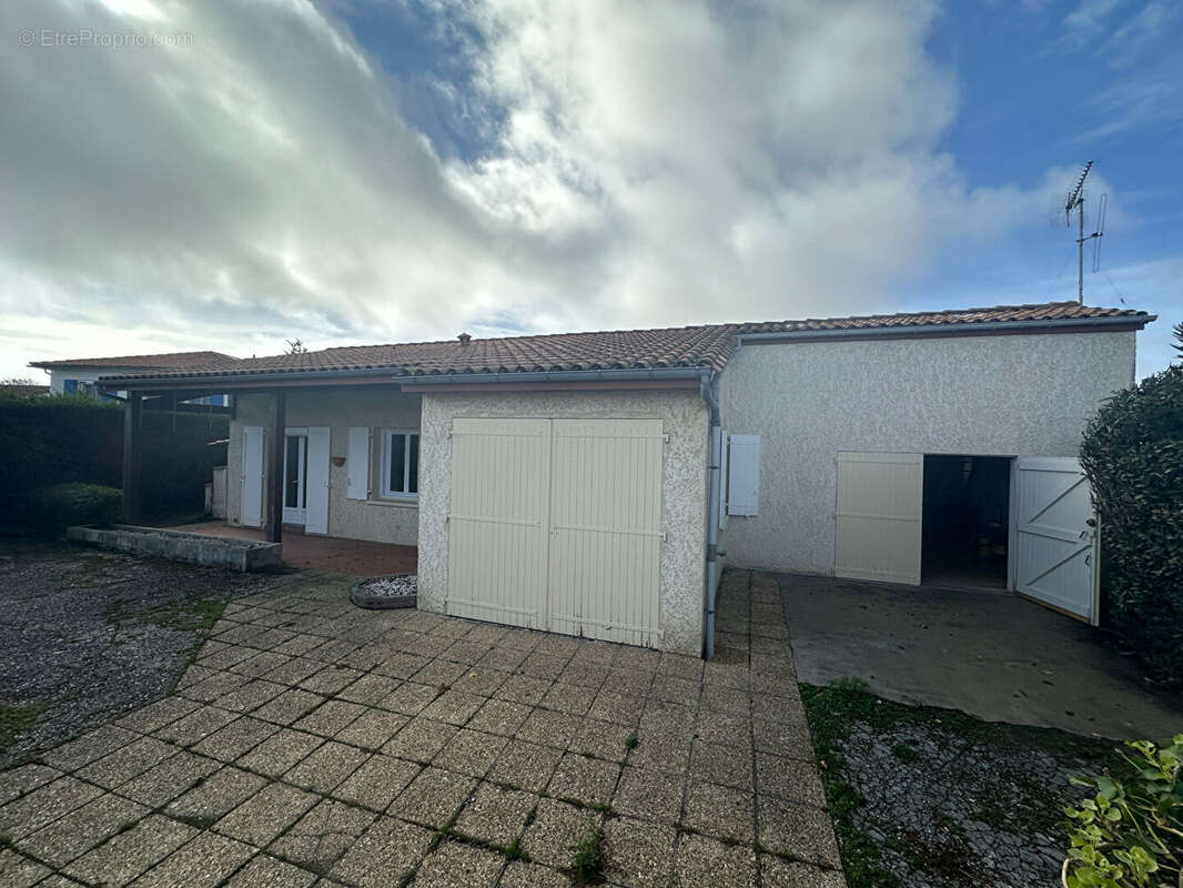 Maison à BOURCEFRANC-LE-CHAPUS