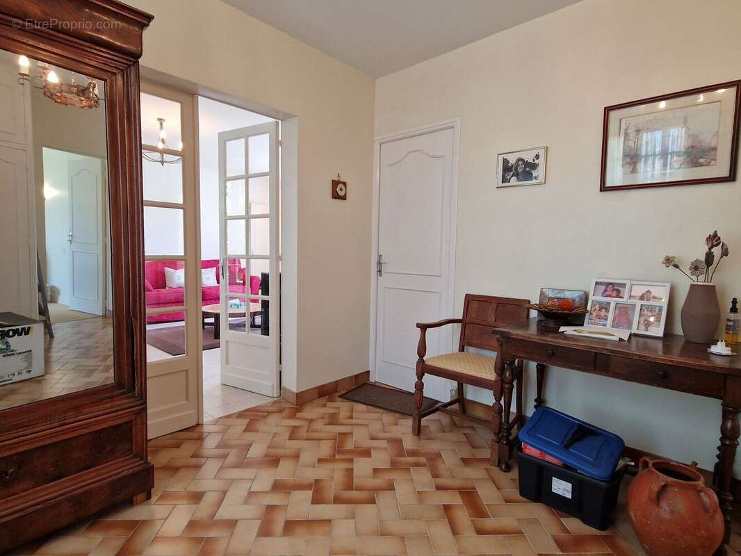 Hall d'entrée - Maison à COUX-ET-BIGAROQUE