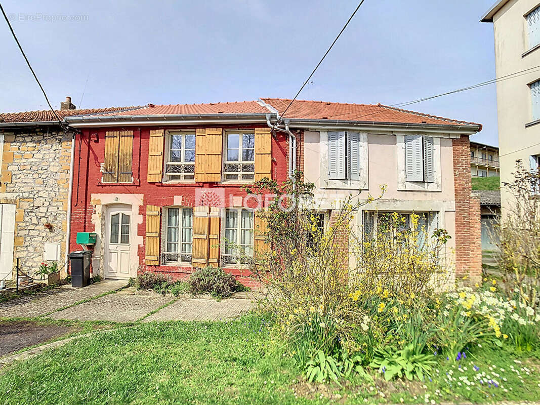 Appartement à VOUZIERS