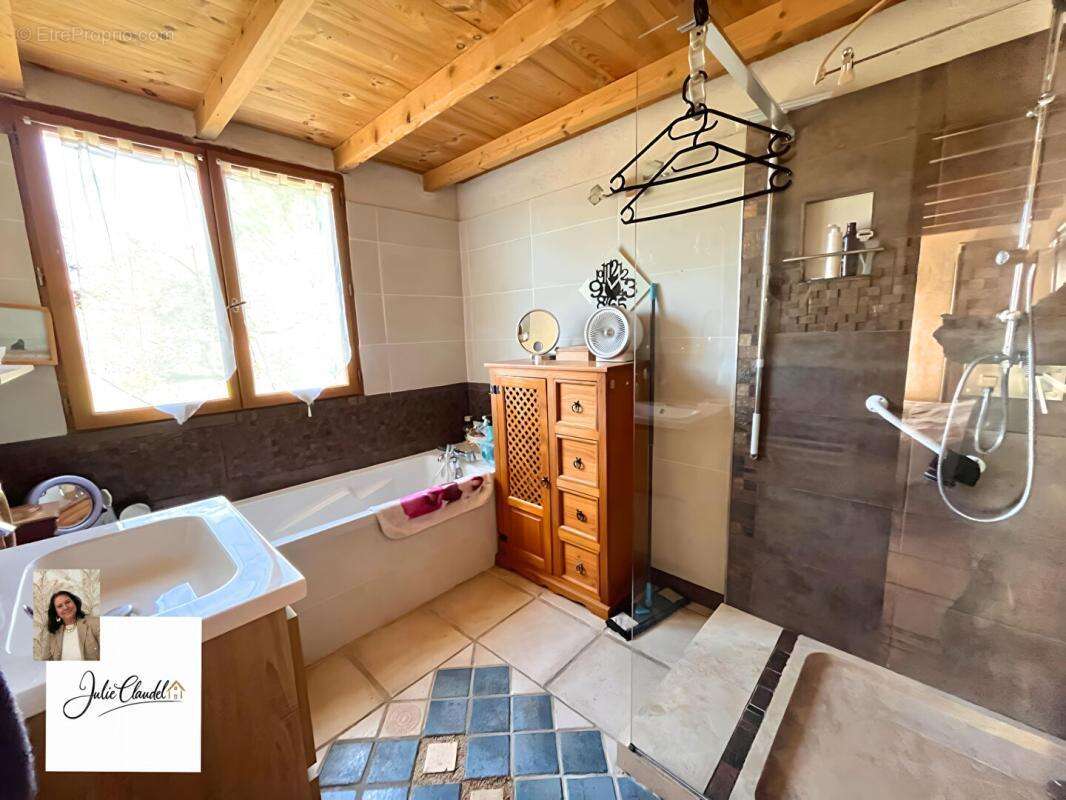 Maison à CHATEAUDOUBLE