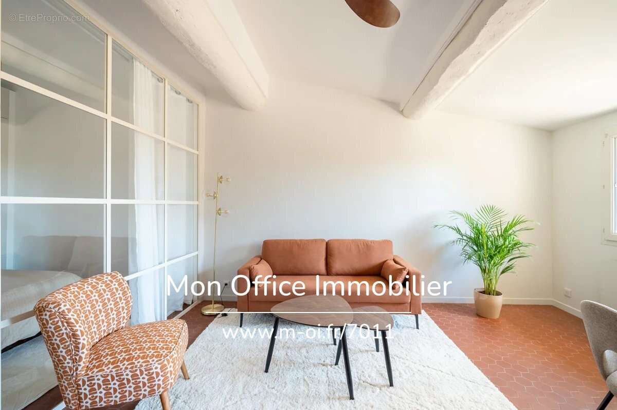 Référence : 7011-NFI - T3 rénové, bel immeuble, vue dégagée - photo 3