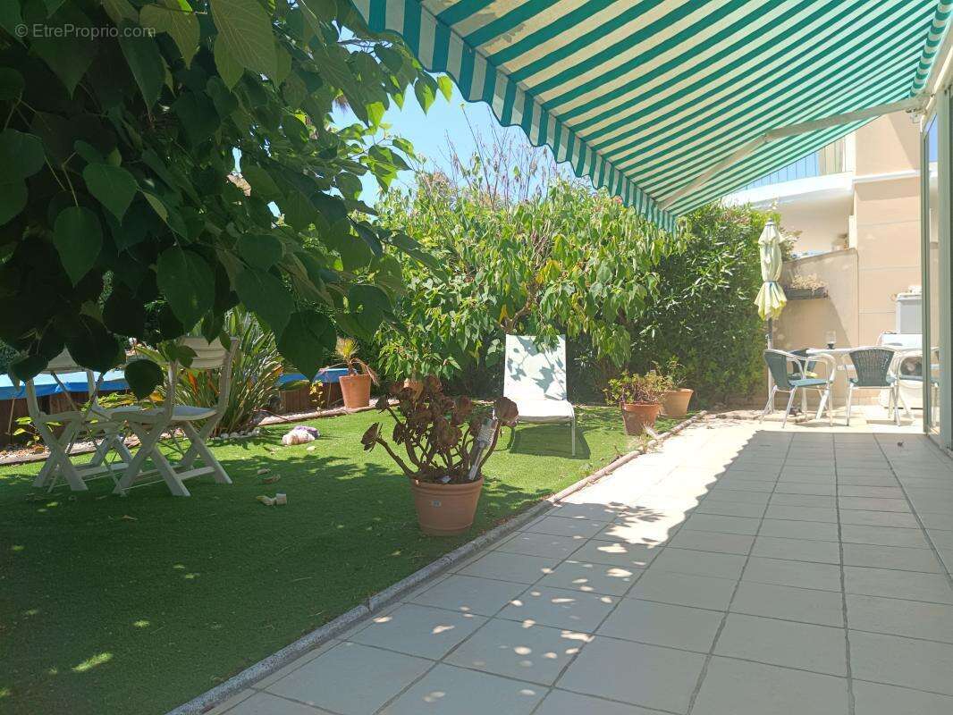 Appartement à SIX-FOURS-LES-PLAGES