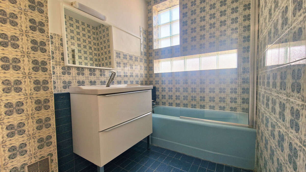 Appartement La Seyne Sur Mer 5 pièce(s), cour 30m2 et terrasse. - photo 4