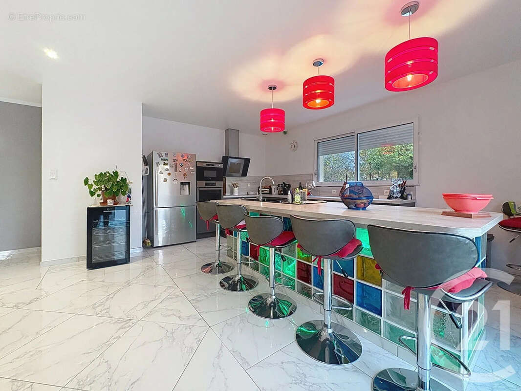 Maison à LA CHAPELLE-SAINT-LUC