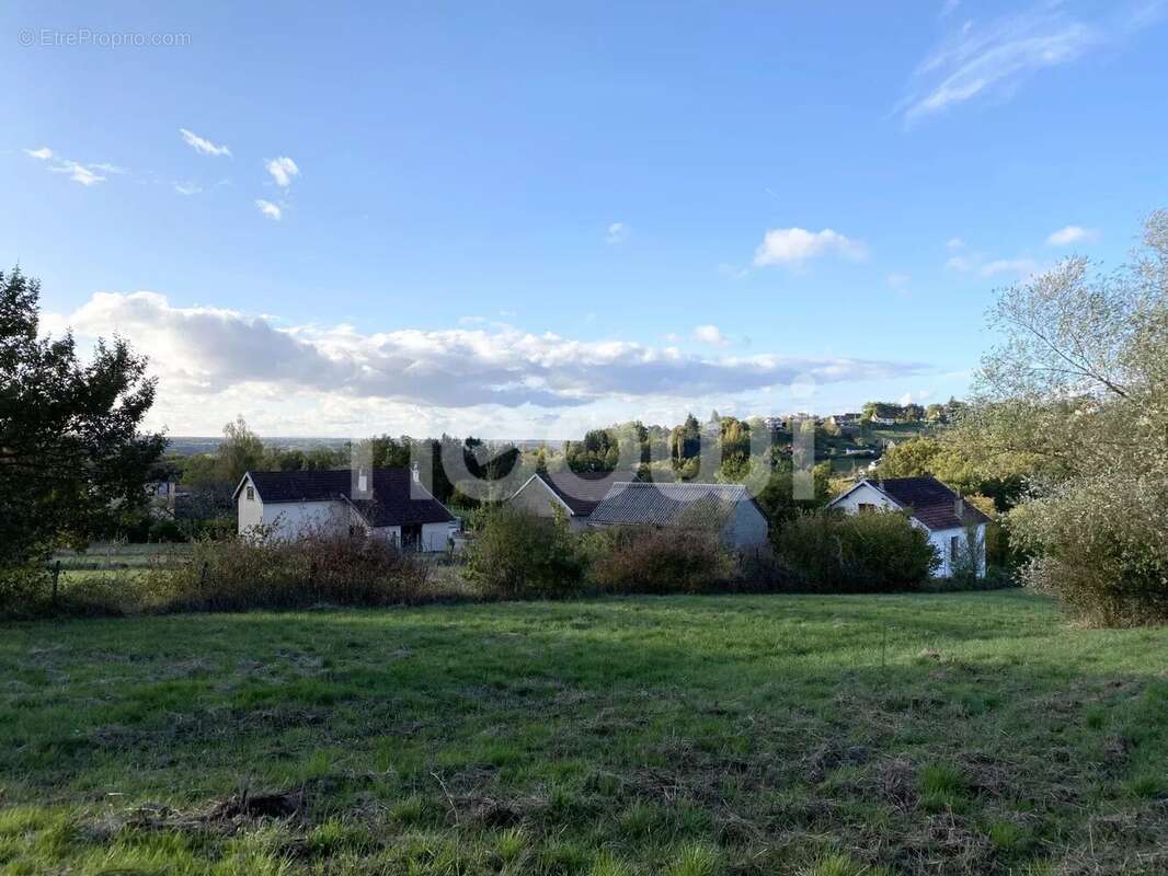 Terrain à SAINT-YORRE