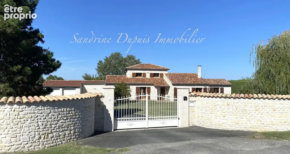 Aux portes de Saintes   Propriété de caractère avec piscine intérieure chauffée - photo 24